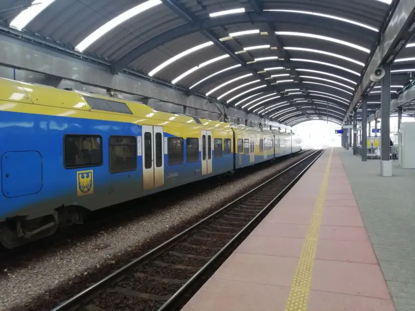 Jak dojechać do Ustronia pociągiem - szybkie połączenia i porady