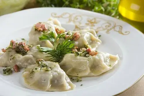 Najlepsze przepisy na pierogi z szarpaną wieprzowiną, które pokochasz