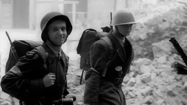 Czy powstanie warszawskie było potrzebne? Analiza kontrowersji i opinii