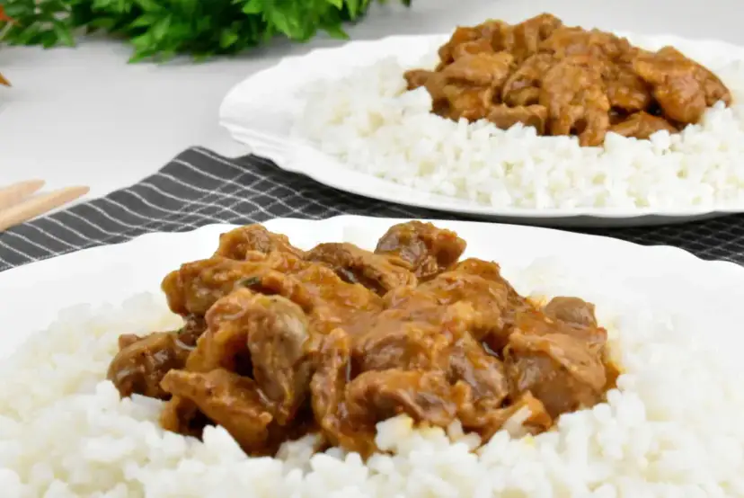 Gulasz z żołądków drobiowych: Miękkość i smak gwarantowane!