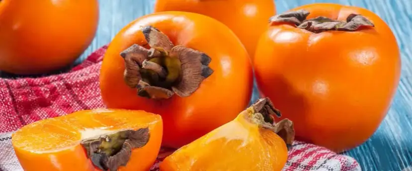 Czy pies może jeść kaki? Bezpieczne sposoby na podanie owocu