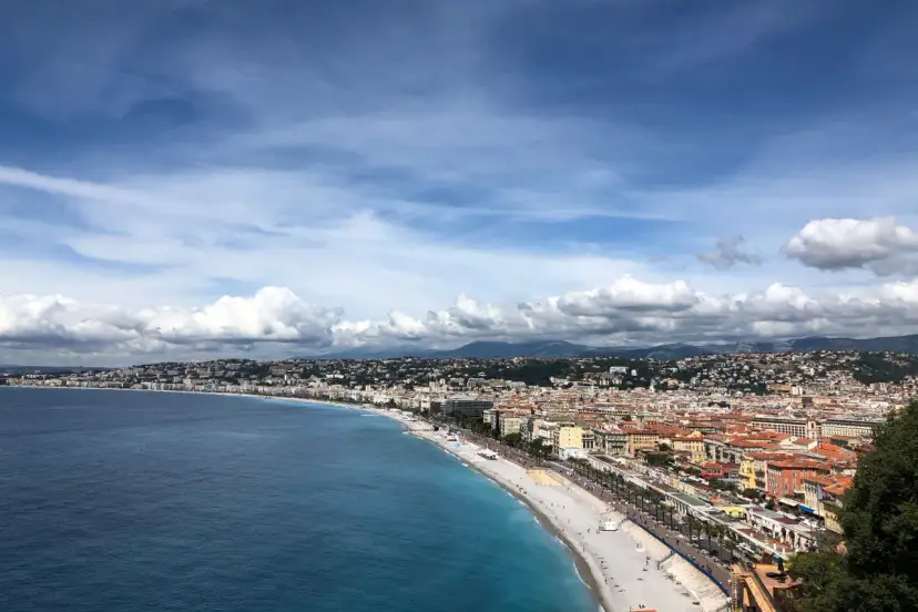 Bus do Francji: Ile kosztuje? Jak znaleźć najtańszy bilet?