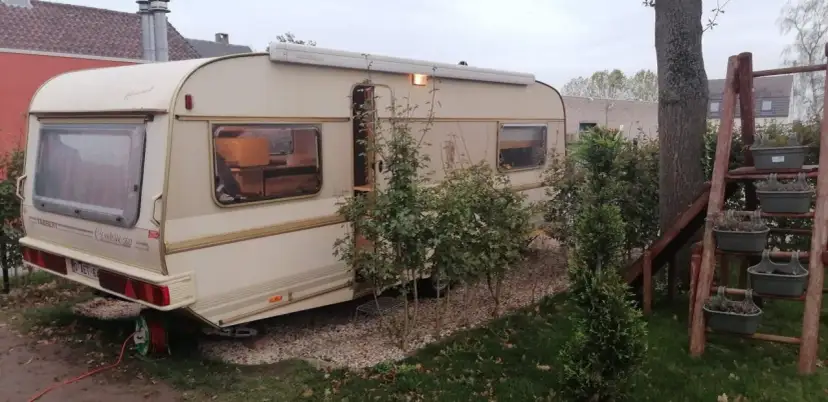 Jaką farbą pomalować przyczepę kempingową, by uniknąć zniszczeń?