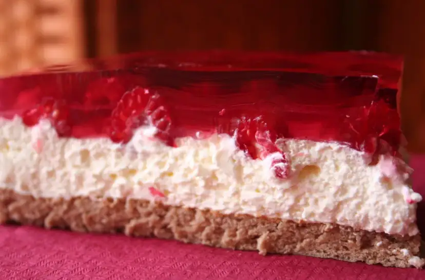 Przepis na ciasto z kremem mascarpone, które zachwyci każdego smakosza