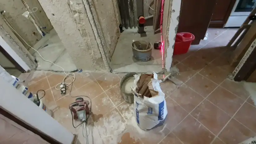 Listwy tynkarskie wyciągać czy nie? Kluczowe czynniki do rozważenia