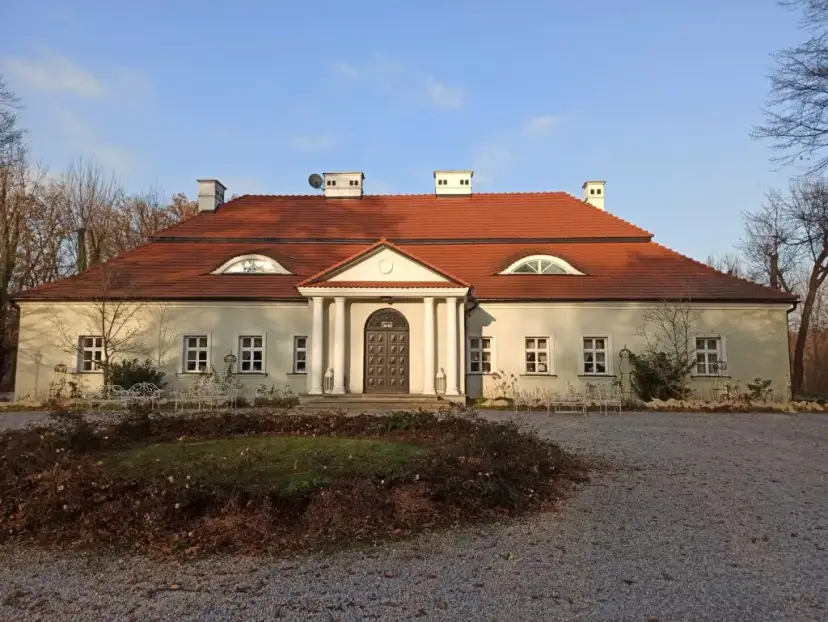 Dworek w Bistuszowej: Twoje wymarzone wesele? Poznaj jego historię!