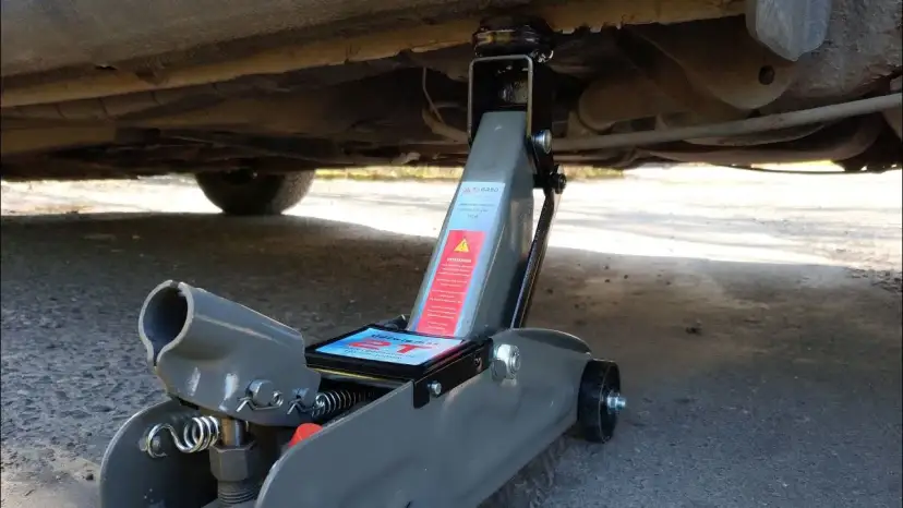 Gdzie podłożyć lewarek Skoda Octavia, aby uniknąć uszkodzeń?