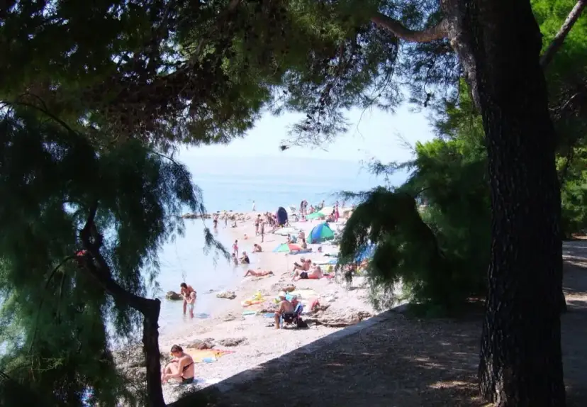 Tanie noclegi 2026: Przechytrz system i podróżuj taniej!