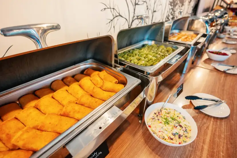 Zaskakujące smaki w menu Bacówki Radawa – co warto spróbować?