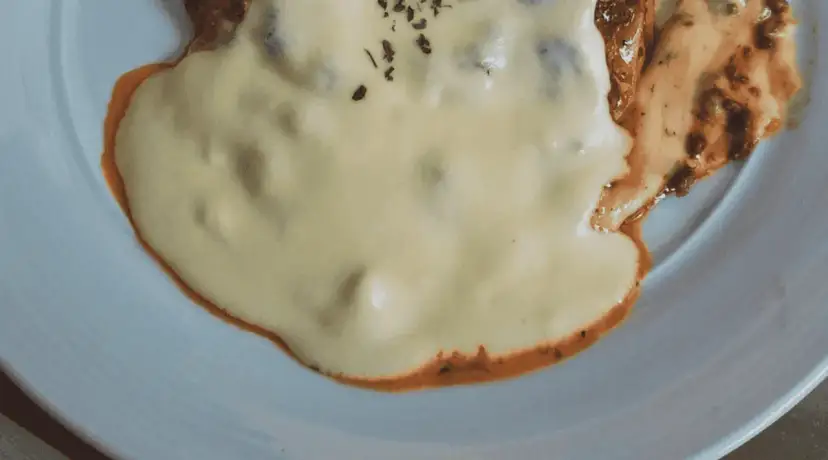 Jak zrobić sos z mąki? Sekret gładkości i smaku bez grudek!