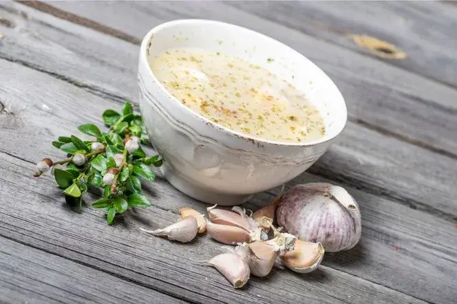 Jak zrobić barszcz biały wegetariański, który zachwyci smakiem i prostotą