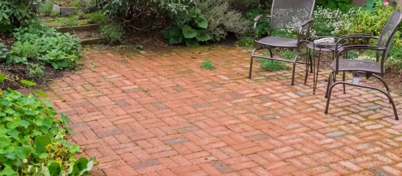 Jak zrobić chodnik z cegieł - krok po kroku, uniknij najczęstszych błędów