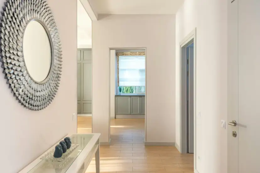 Oddzielenie salonu od przedpokoju: 10 pomysłów, które odmienią wnętrze