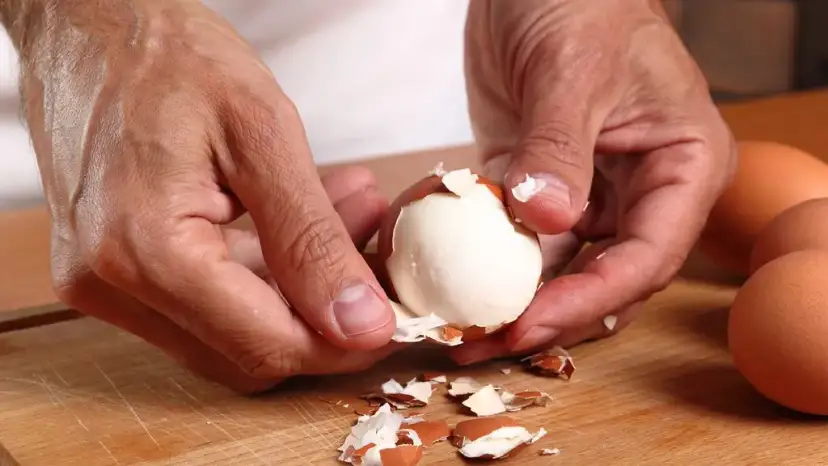 Jak zrobić, żeby jajka się dobrze obierały po ugotowaniu bez trudu