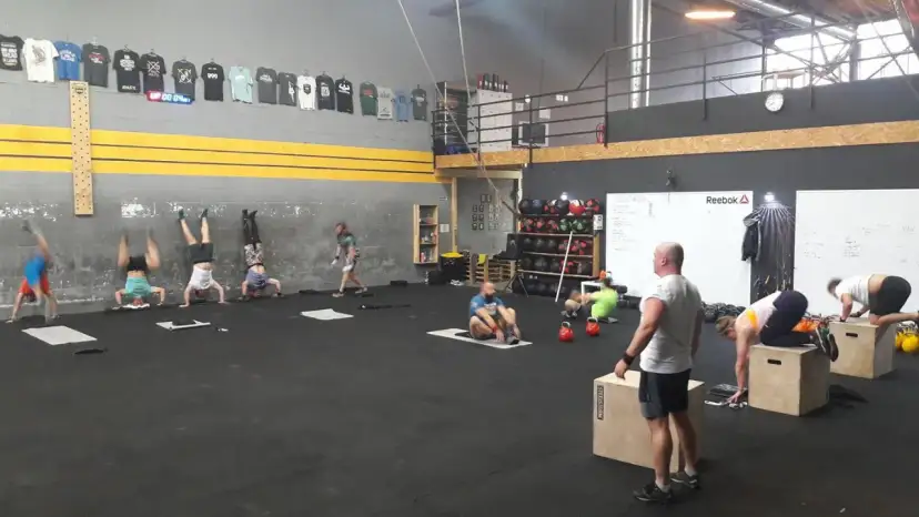 CrossFit Warszawa: Gdzie trenować? Wybierz idealny box!