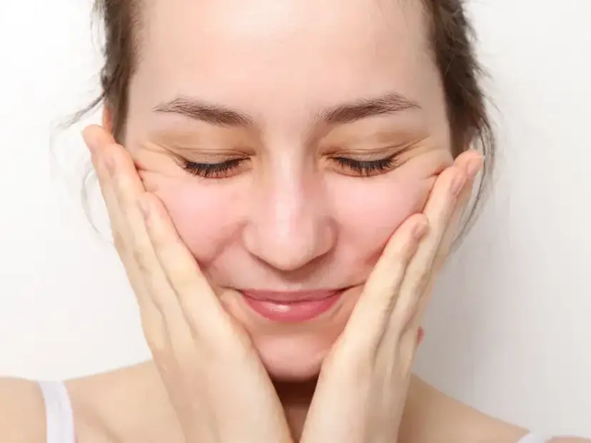 Skuteczne sposoby na zmywanie SPF: uniknij podrażnień i zatykania porów