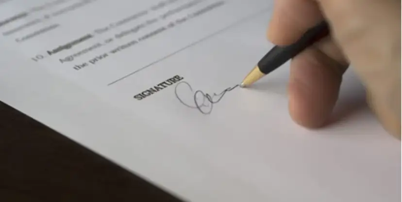 Kiedy akt notarialny nabiera mocy? Rozwiewamy mity o KW