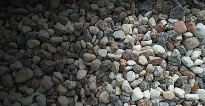Mnóstwo kamieni o różnej wielkości i kolorze. Idealne do ogrodu, jeśli zastanawiasz się, gdzie kupić żwir.