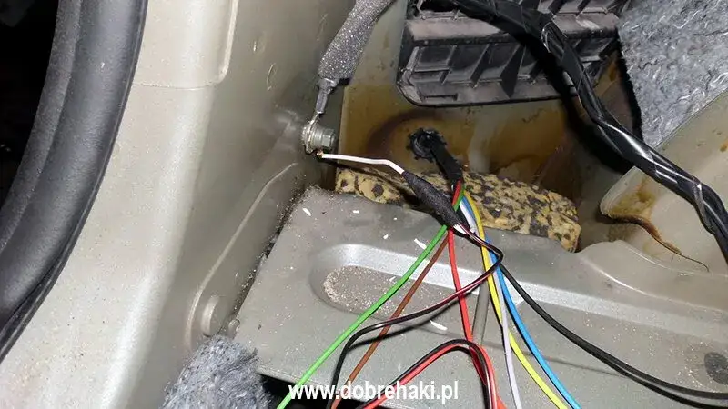 Renault Scenic: Gdzie jest ucho holownicze? Lokalizacja i montaż krok po kroku