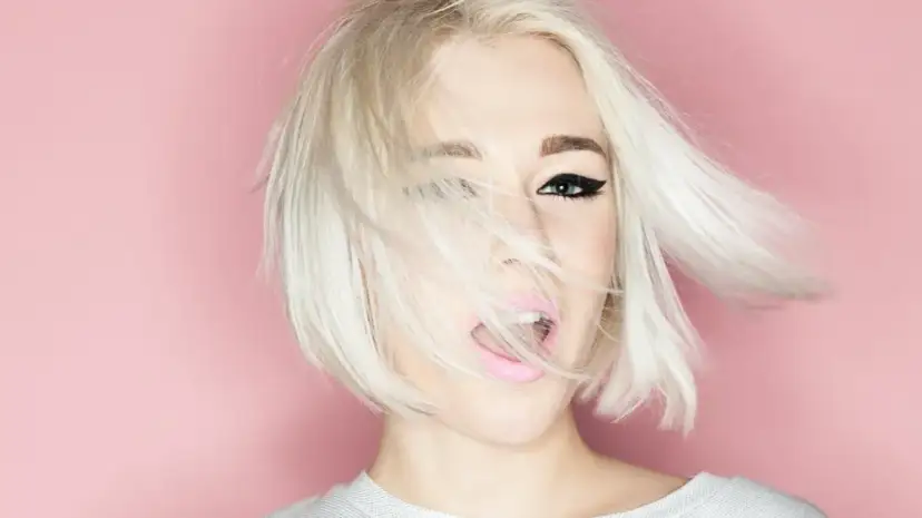 Jasna cera jaki kolor włosów - idealne odcienie dla Twojej urody