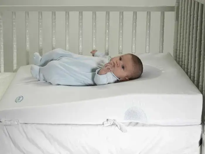 Jaki materac dla niemowlaka wybrać, aby zapewnić mu bezpieczeństwo?