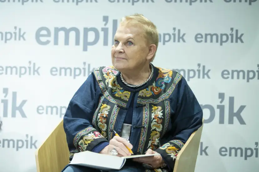 Elżbieta Dzikowska, pisarka, opowiada o swoich podróżach i dzieciach.