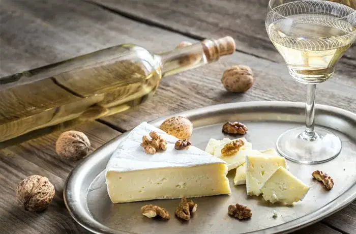 Jakie przekąski do wina sprawią, że Twój wieczór będzie niezapomniany?