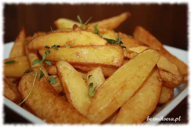 Jak zrobić frytki na patelni? Sekret chrupkości bez frytkownicy