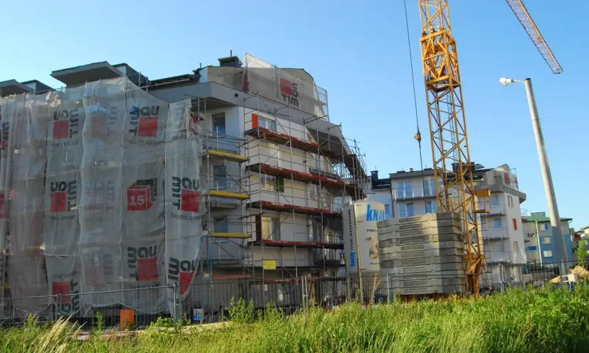 Ile zarabia deweloper miesięcznie? Zaskakujące różnice w wynagrodzeniach