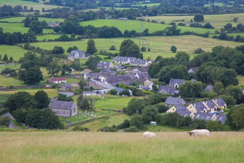 Hollywood w hrabstwie Wicklow: historia, atrakcje i tajemnice wioski