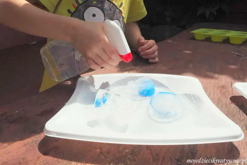 Ciekawe eksperymenty z lodem dla dzieci: nauka i zabawa w domu!