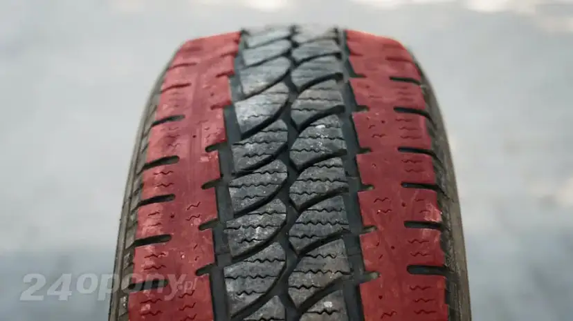 Opony zimowe: Prawidłowe ciśnienie (+0,2 bara) = bezpieczeństwo