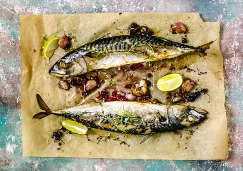 W jakiej temperaturze piec ryby, aby uniknąć suchego mięsa?