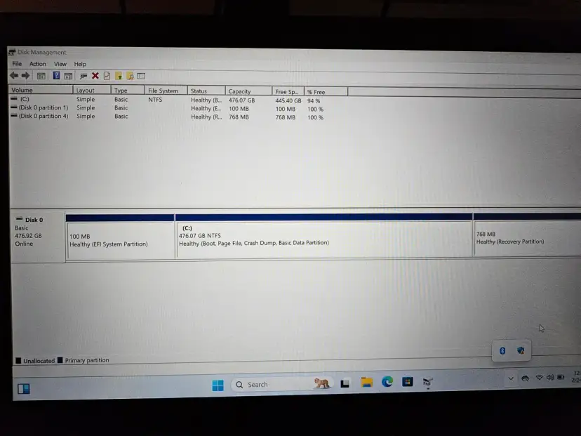 Zrzut ekranu z narzędzia Zarządzanie dyskami w systemie Windows, pokazujący partycje dysku C, EFI i odzyskiwania.