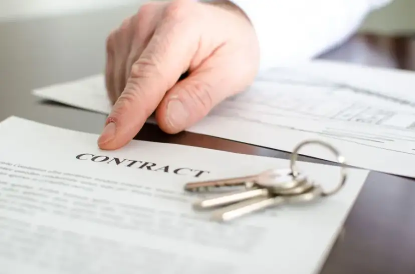 Co powinna zawierać umowa najmu mieszkania, aby uniknąć problemów?