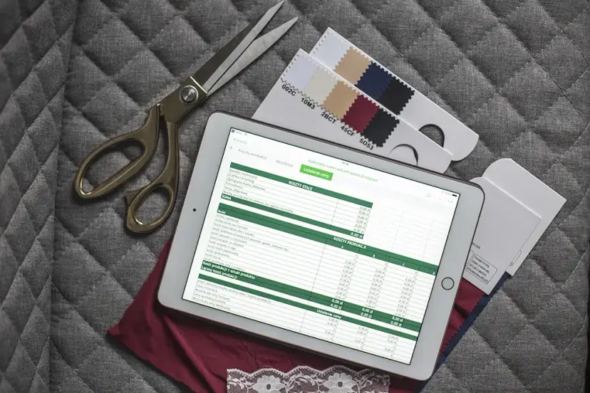 Ile kosztuje wyprodukowanie bluzy? Poznaj ukryte koszty i czynniki