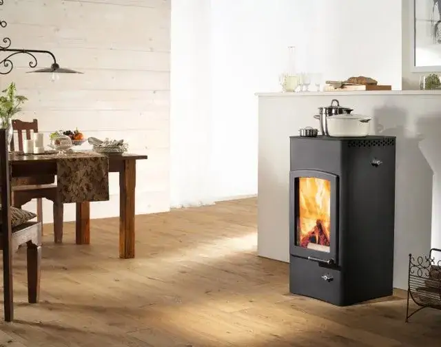 Co zamiast kominka w salonie? Poznaj praktyczne i tanie alternatywy