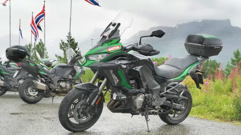 Motocyklem przez Europę: Najlepsze trasy i praktyczne porady