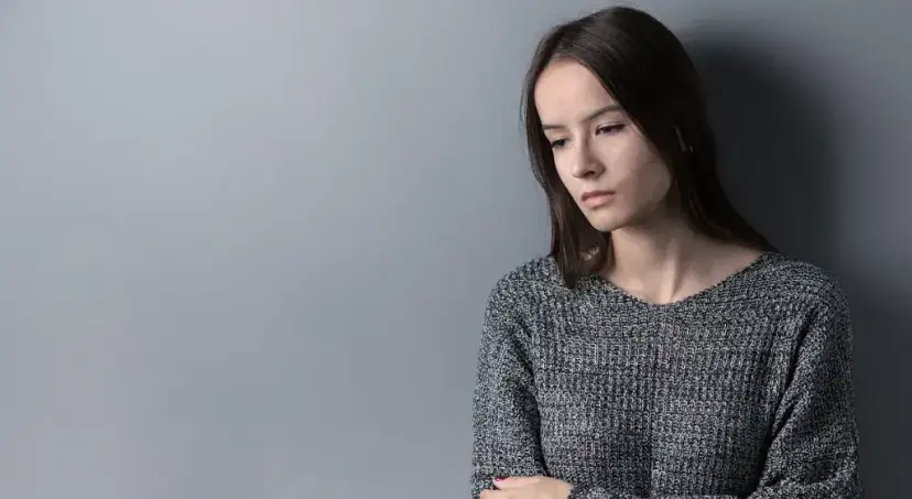 Czy fobia społeczna to choroba psychiczna? Poznaj objawy i skutki