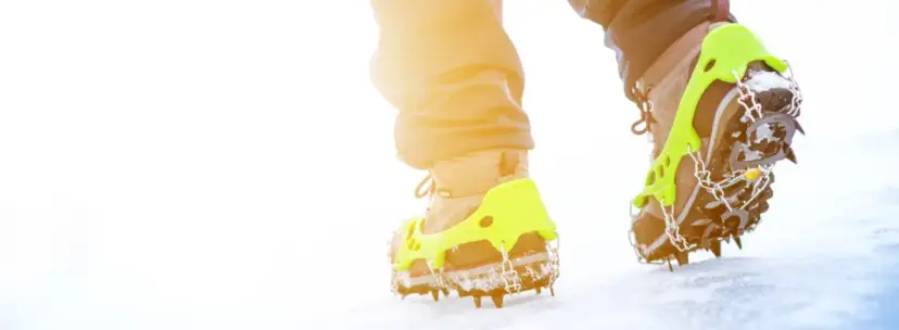 Jakie raczki na buty wybrać, aby uniknąć poślizgów zimą?