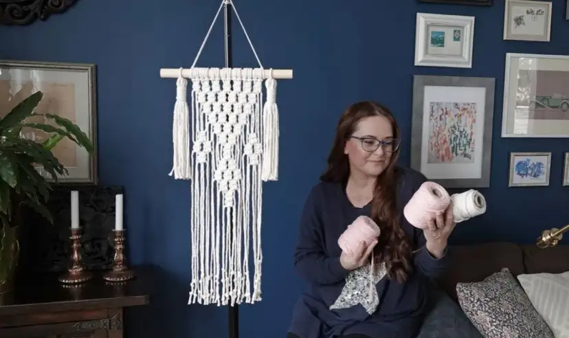 Jak zrobić poduszkę z makramy – proste kroki dla każdego początkującego