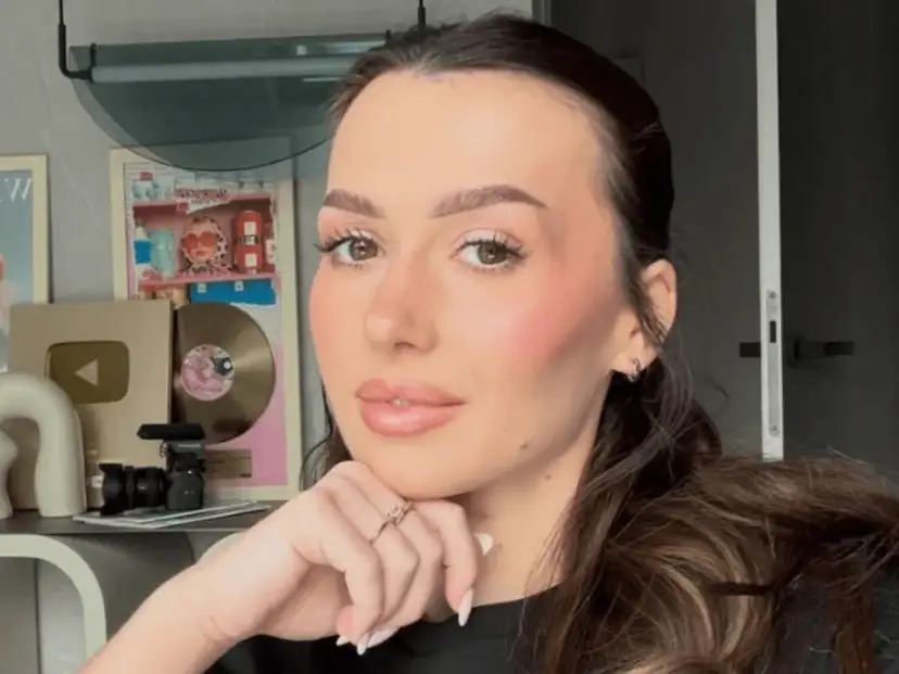 Ulubiona influencerka zdradza, ile kosztuje wyprawka dla dziecka. Złota płyta i przybory do nagrywania sugerują sukces.