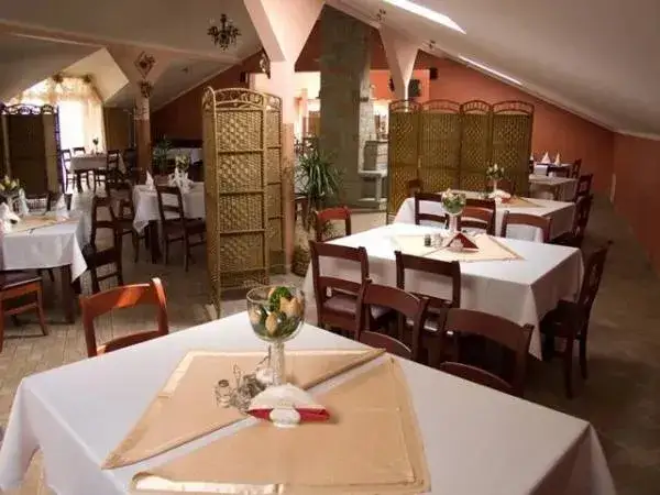 Gdzie zjeść w Dźwirzynie? Odkryj najlepsze lokale na posiłek