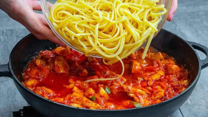 Pomysły na obiad z makaronu i fileta z kurczaka, które zachwycą