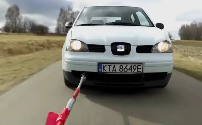 Holowanie auta: Jaki bieg? Manual, automat, elektryk uniknij awarii!