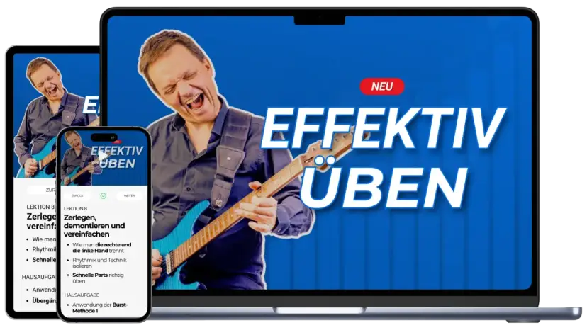 Mann spielt Gitarre, auf Bildschirmen steht "Effektiv Üben".