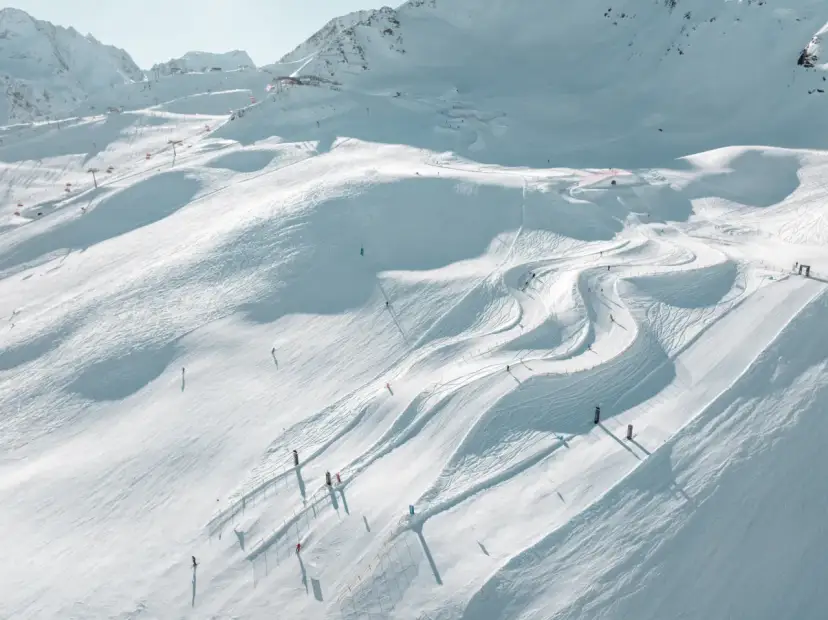 Sölden snowpark - idealne miejsce na freestyle dla każdego poziomu umiejętności