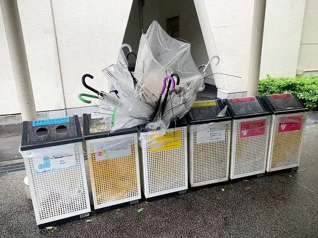 Gdzie wyrzucić parasol, aby uniknąć zanieczyszczenia środowiska?