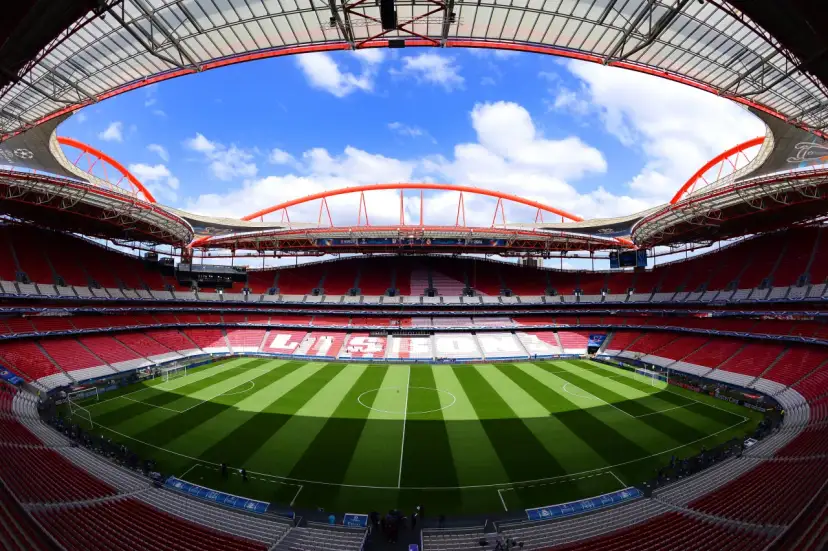 Stadion Estádio da Luz w Lizbonie, gotowy na emocje, kiedy mecze Ligi Mistrzów 2020.