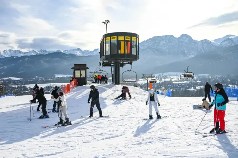 Wyciągi narciarskie Karpacz: Ceny karnetów i stoki na sezon 2025/26